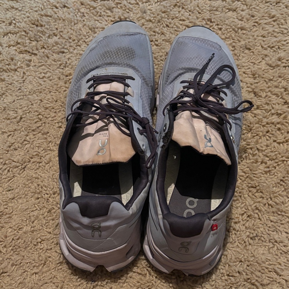 On Running Men's Light Gray and Black Athletic Shoes